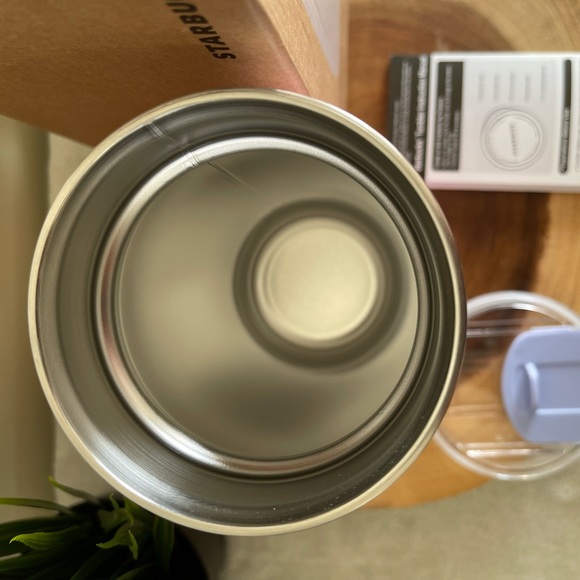 Stanley + Starbucks Korea Cherry Blossom stainless steel tumbler 473ml (16oz) - Picture 10 of 12